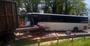 Fransa'da otobüs ve kamyon çarpıştı: 17 yaralı