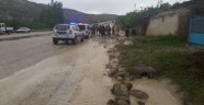 Yağışlar araç ulaşımını engelledi