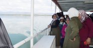 Kadınların tekne turu keyfi