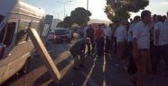 Minibüs bariyerlere çarptı: 11 yaralı