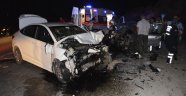 2 otomobil kafa kafaya çarpıştı: 2 ölü, 4 yaralı