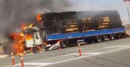 Saman yüklü tır alev alev yandı