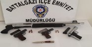 Uygulamalarda: 4 silah ele geçirildi
