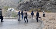 Heyelan yolu ulaşıma kapattı