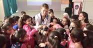Okullarda çocuklara hayvan sevgisi anlatılıyor