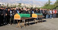 Düğün dönüşü kazada ölen baba-oğul yan yana defnedildi