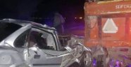Otomobil römorka çarptı: 2 ölü, 2 yaralı