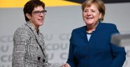 Merkel'in halefi Karrenbauer oldu