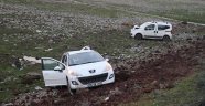 Diyarbakır'da iki araç şarampole yuvarlandı: 2 yaralı