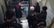 Asansörde mahsur kalanları kurtarma eğitimi