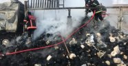 Şanlıurfa'da iplik yüklü tır yandı
