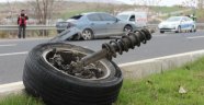 Otomobilin tekeri koptu: 2 yaralı