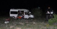 İşçileri taşıyan minibüs devrildi: 3 ölü, 12 yaralı