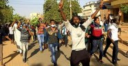 Sudan'da 11 ayrı şehirde halk sokağa indi