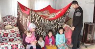 Donmamak için evin içine çadır kurdular
