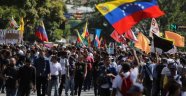 Venezuela'da Maduro ve Guadio destekçileri meydanlarda