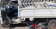 Kamyonet ile motosiklet çarpıştı: 2 yaralı