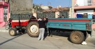 İzmir'de traktör römorku devrildi: 9 yaralı