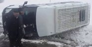 Bingöl'de öğrenci servisi devrildi: 5 yaralı