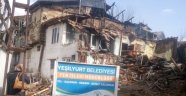 Yangında 5 ev küle döndü