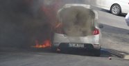 Seyir halindeki otomobil alev alev yandı !