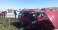 Otomobil refüje çıktı: 3 yaralı