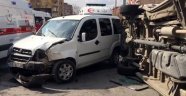 Ambulans ile hafif ticari araç çarpıştı: 5 yaralı
