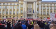 Polonyalı taksiciler Uber ve ABD Büyükelçisini protesto etti
