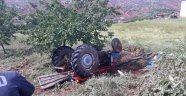 Traktör devrildi: 1 ölü