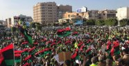 Libyalılar Hafter'in saldırısına karşı sokağa çıktı