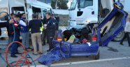 İşçi servisi ile otomobil kafa kafaya çarpıştı: 3 ölü 8 yaralı