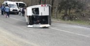 Rize'de Erzurumlu öğrencileri taşıyan gezi minibüsü devrildi: 17 öğrenci yaralı