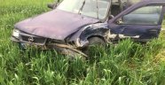 Çarpışan iki otomobilden biri araziye uçtu: 6 yaralı