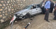 Otomobil istinat duvarına çarptı: 1 Yaralı