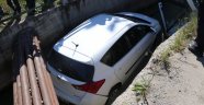Otomobil kanala uçtu