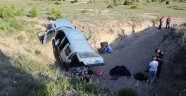 Hafif ticari araç sulama kanalına uçtu: 2 ölü 3 yaralı