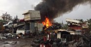 Antalya'da düşen yıldırım 10 aracı yaktı