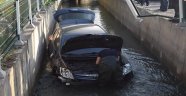 Otomobil sulama kanalına uçtu!