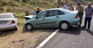 İki otomobil çarpıştı: 8 yaralı