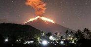 Bali'deki Agung Yanardağ patladı