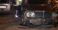 Direksiyon hakimiyeti kaybolan otomobil iki araca çarptı: 3 yaralı