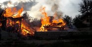 Çorum'daki yangın kontrol altına alındı: 2 ev kül oldu