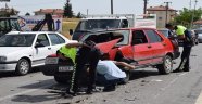 Otomobiller çarpıştı: 3 yaralı