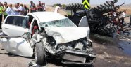 Traktör ile otomobil çarpıştı: 4 yaralı