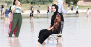 Tuz Gölü'nde çıplak ayakla yürüme turizmi sahilleri aratmıyor