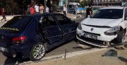 Turgutlu'da trafik kazası: 3 yaralı