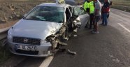 İki otomobil çarpıştı:6 Yaralı
