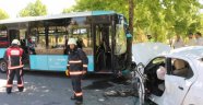 Otobüsü ile otomobil çarpıştı: 7 yaralı