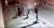 Motosiklet hırsızlığı güvenlik kamerasında