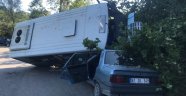 Freni patlayan yolcu minibüsü otomobile çarptı: 2 yaralı